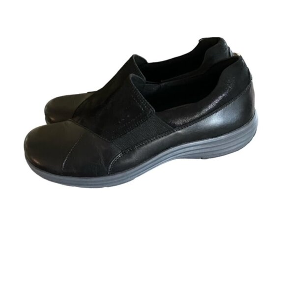 Aravon Beaumont Black Leather Stretchable Slip On Shoe - Picture 5 of 7